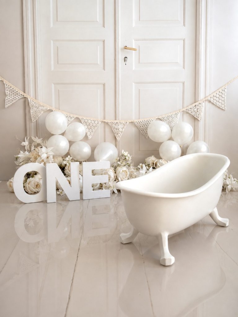 Helle Cake-Smash-Kulisse mit kleiner Badewanne